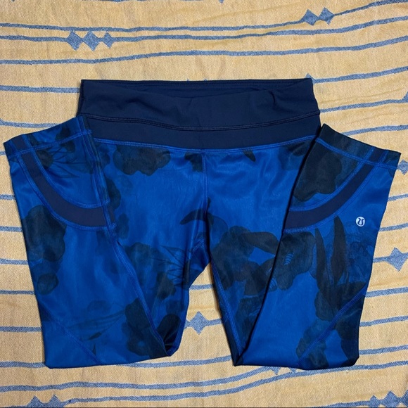 Lululemon Blue Ink Floral Run Inspire II Crop Leggings - Picture 2 of 8